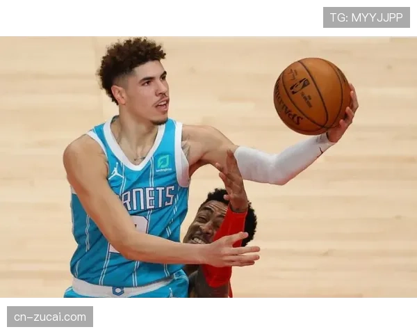 里夫斯表现出色,凭借绝杀球力保胜局,助攻数据领跑本赛季 里夫斯表现出色,凭借绝杀球力保胜局,助攻数据领跑本赛季