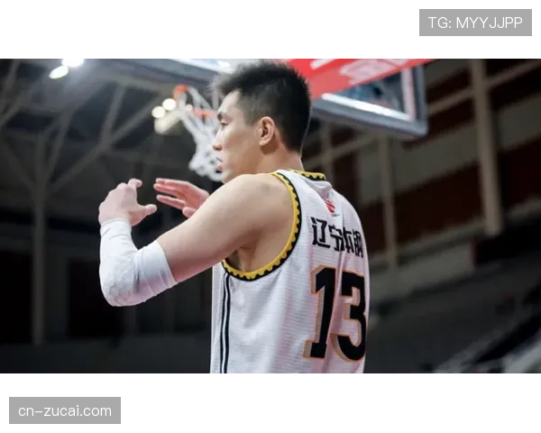 闫鹏飞场上表现缺乏亮点 攻防两端均未达到预期 闫鹏飞场上表现缺乏亮点 攻防两端均未达到预期